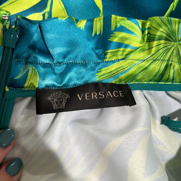 Versace Tropical Print Mini Skirt - Size 44 (US size 10) - Picture 5 of 16